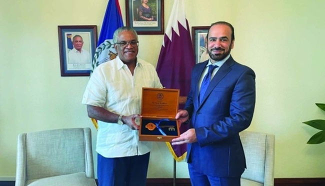 Foreign minister of Belize presents key of friendship to Qatari charge d'affaires