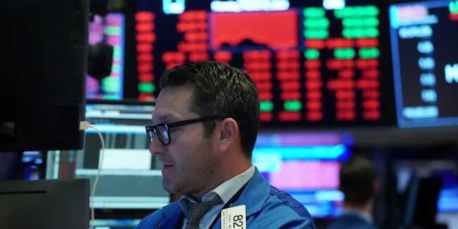 US stocks trade mixed as investors weigh jobless-claims data