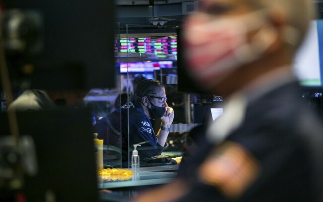 Dow Rises but Stocks Trade Mixed After Jobless Claims Data