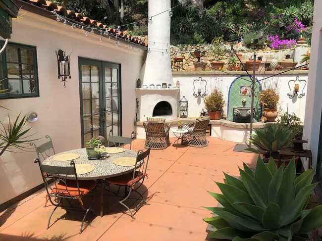 15 stunning Airbnbs along California's coast, from beachfront condos to redwood cabin retreats