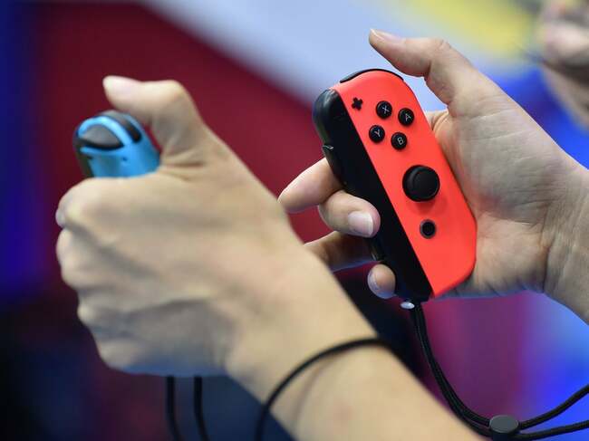 Nintendo Switch sales continue to surge as people play games while stuck at home (cloned)
