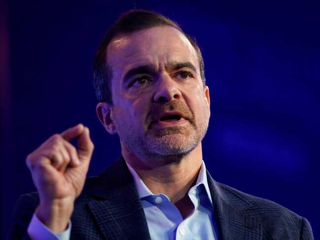 Jeff Bezos' former No. 2 said he still plans to send an email to his old team at Amazon any time he notices a 'defect'