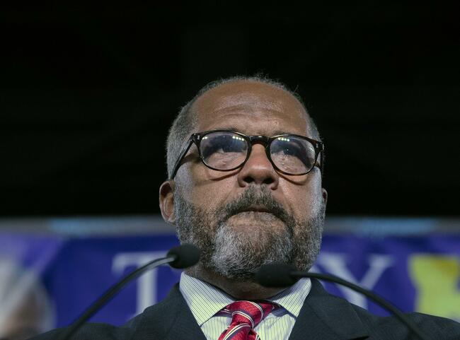 La. lawmakers split on hair discrimination bill, advance it