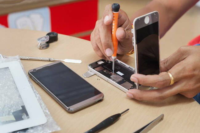 Big right-to-repair win: FTC blasts tech giants for making it so difficult to mend devices