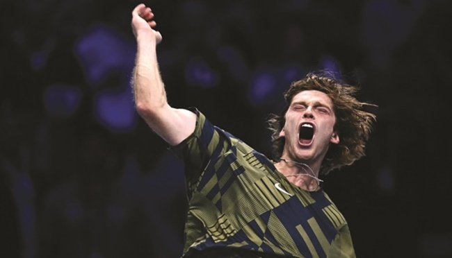 Rublev stretched to three sets to beat Medvedev