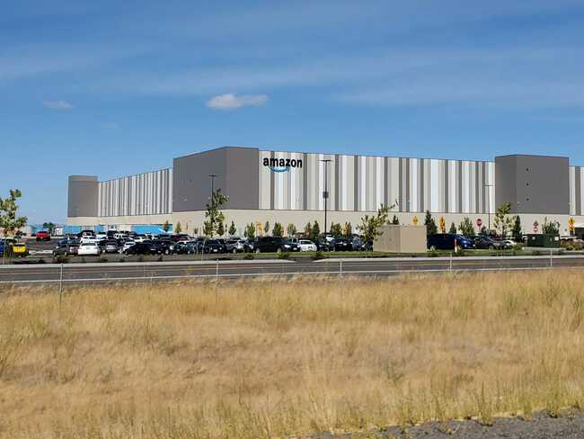 Amazon employee at Bessemer, Alabama fulfillment center dies