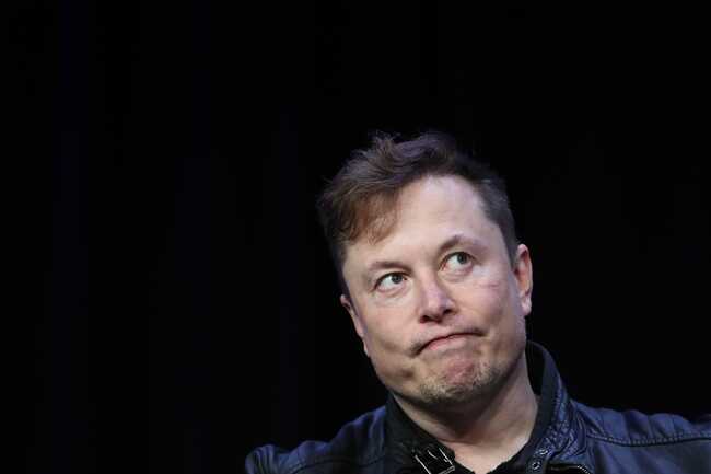 An fraud tracker says verified Twitter accounts were taken over to send bitcoin spam to Elon Musk's followers, ahead of his 'SNL' appearance