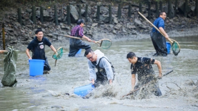 Dried Bog Festival kicks off at Xixi Wetland Park with fishing frenzy