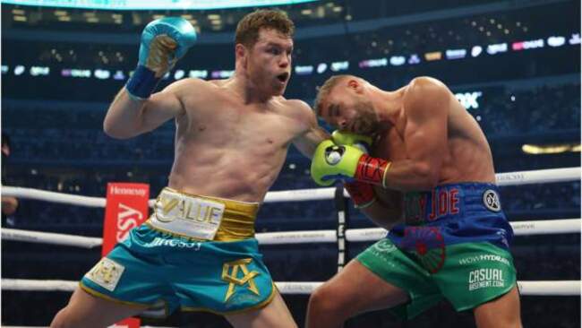 Saunders to have surgery on eye socket after loss to Alvarez