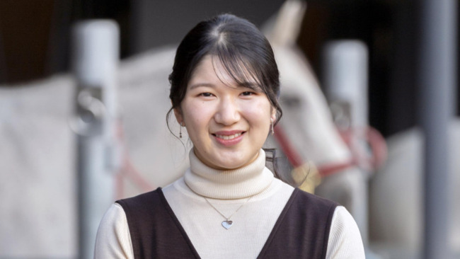 Princess Aiko turns 21, continues duties as imperial member