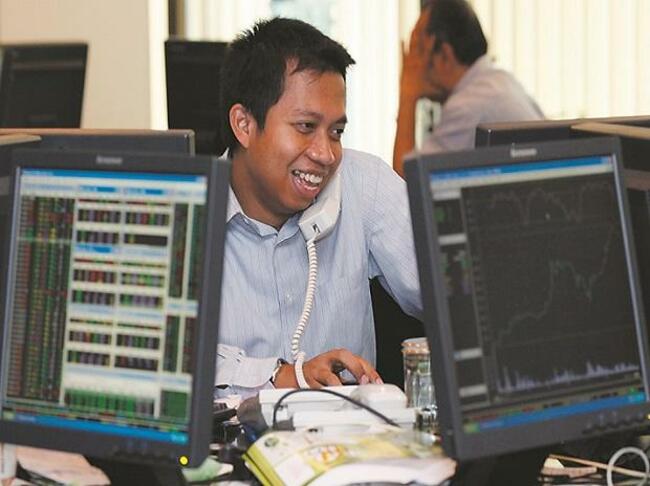 MARKET LIVE: SGX Nifty indicates a gap-up start for Sensex, Nifty