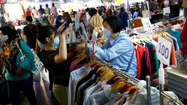 Indonesian consumers show growing confidence for first time in a year - central bank survey