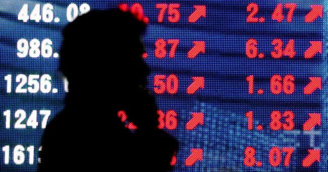 Tokyo stocks close higher as earnings season hits peak