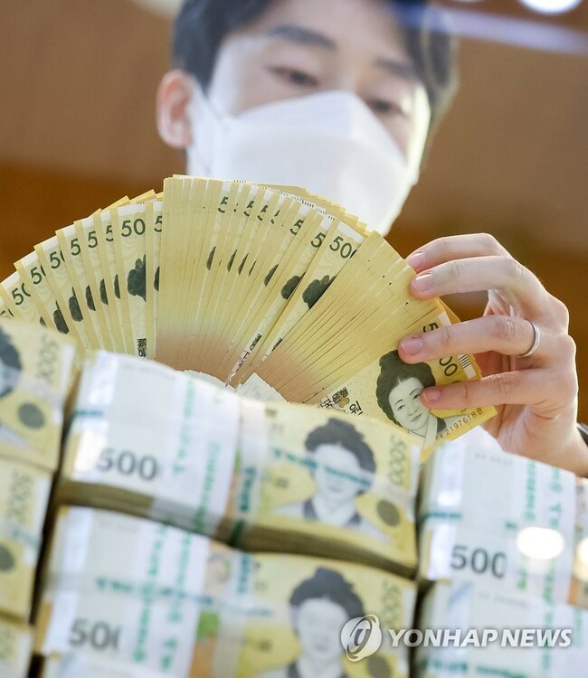 S. Korean banknotes' life span grows on increased reliance on noncash transactions