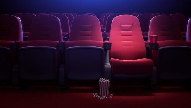 Why Cineplex (TSX:CGX) Stock Remains a Risky Investment
