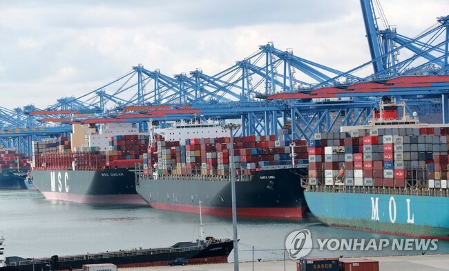 S. Korean economy on modest recovery path despite spiking virus cases: KDI
