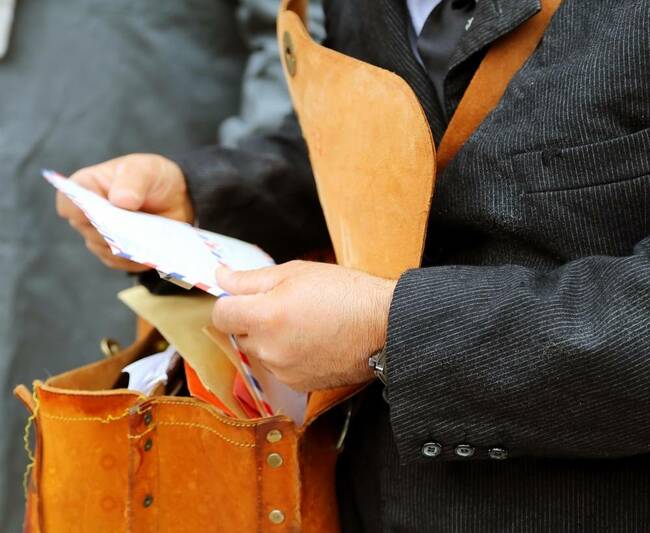 US postal service goes all in on AI