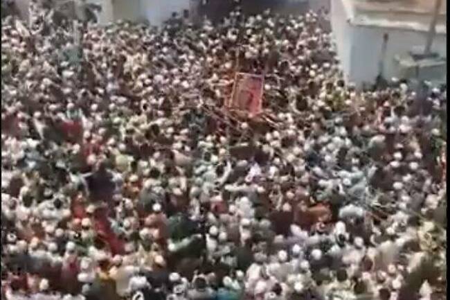Thousands take part in funeral of district Qazi violating COVID norms in UP; FIR registered