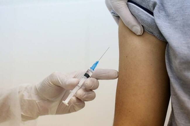 Even after vaccination, 1 in 7 hospital staff infected with COVID-19, reveals a study