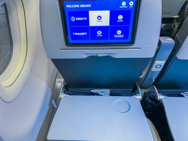 I flew America's leading mid-tier airlines, JetBlue and Alaska, and saw some of the best options for pandemic flying