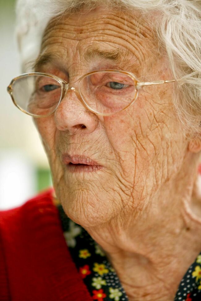 What To Do When You Notice Your Aging Parents Are Starting To "Slip"