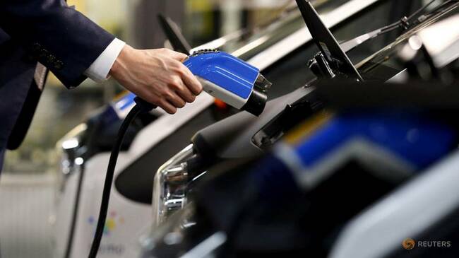 New US electric car chargers are a green leap of faith