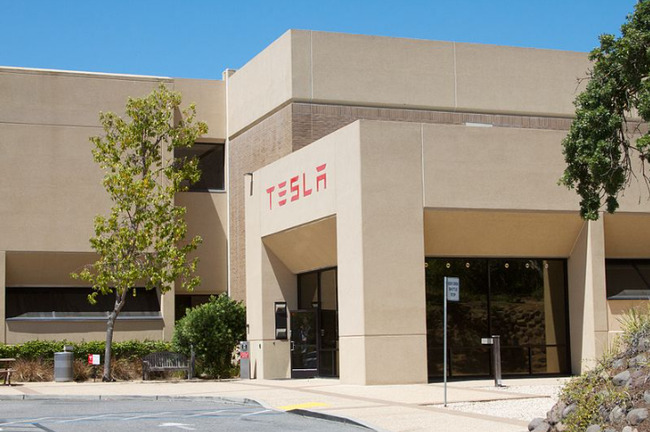 Tesla Bull Explains How to Handle Volatility with $TSLA