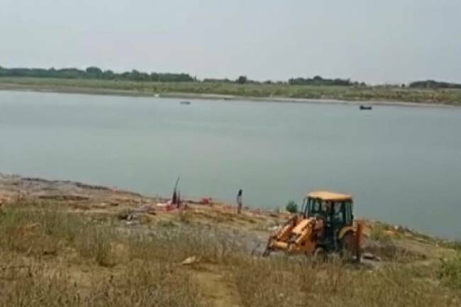 Decomposed floating bodies in Ganga spark panic in Bihar, Uttar Pradesh