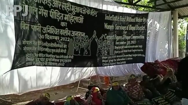 Bhopal: Neelam Park sealed on day 2 of Gas Tragedy victims' 'nirjala' hunger strike; protesters demand revision of death figures, additional compensation among other things