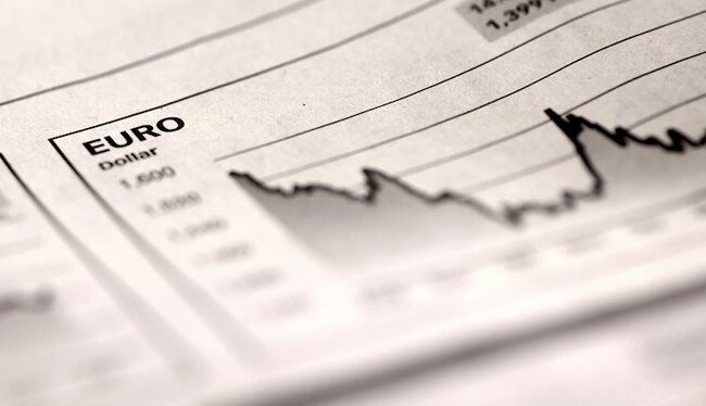 EUR/USD met decent resistance around 1.2150