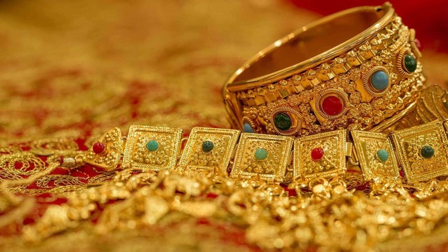 Indian spot gold rate and silver price on Wednesday, May 12, 2021 12:20:25 IST