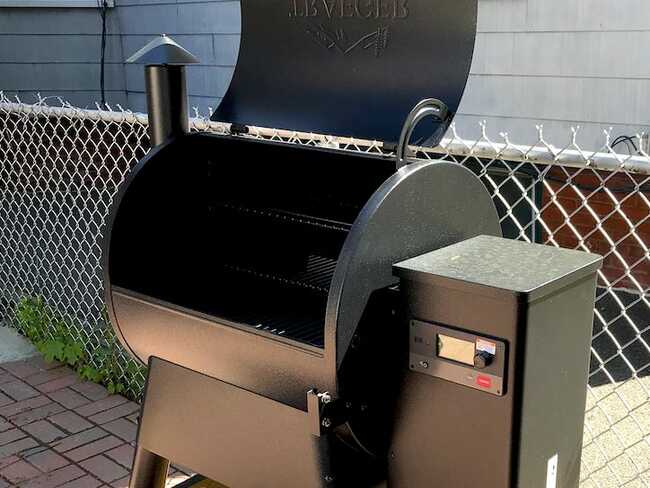 This $800 grill has Wi-Fi so you don't have to monitor your food anymore - it can also cook up to 36 burgers at once