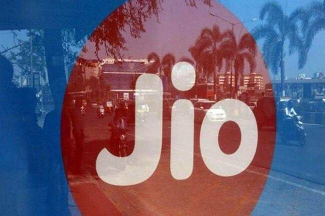Jio continues to lose active subscribers