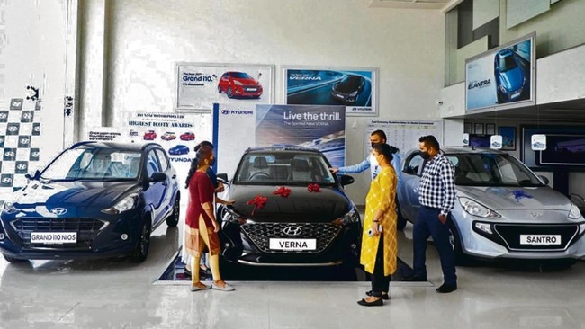 Passenger vehicle sales fall 10% in'?? April