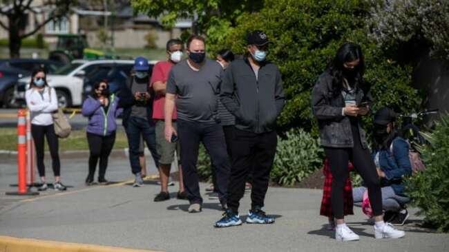 600 new cases of COVID-19 and 1 more death recorded, as B.C. hits vaccination milestone
