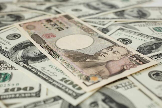 USD/JPY consolidates in a range near one-month tops, just above mid-109.00s