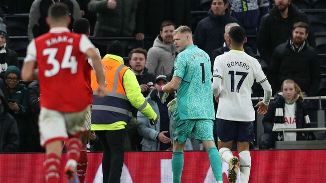 Arsenal goalkeeper Aaron Ramsdale kicked by fan following victory over Tottenham