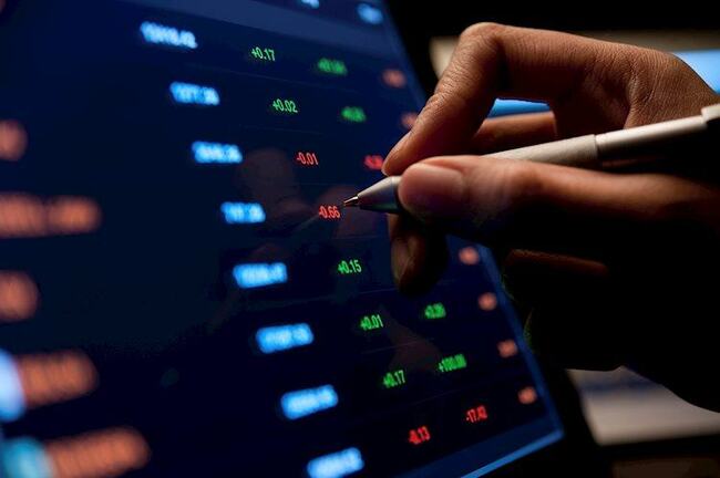 S&P 500 opens modestly higher, tech shares rebound sharply