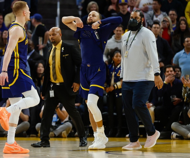 Stephen Curry fined $25,000 for mouthpiece toss