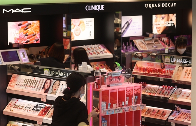 Retailers seek to bolster beauty product sales as lifting of mask mandate approaches
