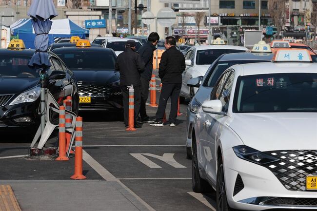 Base taxi fare to rise by 1,000 won to 4,000 won next month