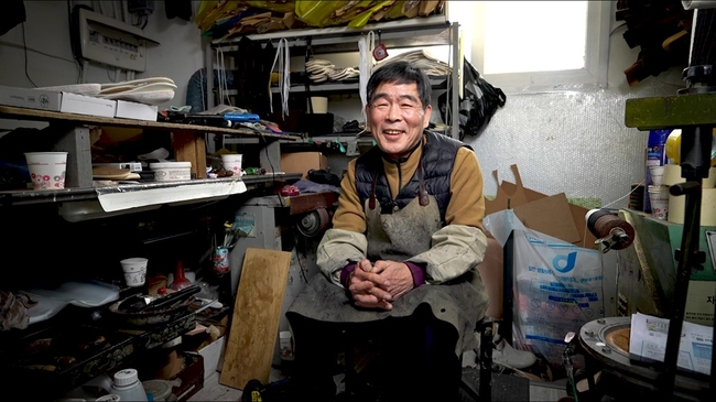 Discovering centuries-old art of traditional shoemaking: Meet artisan of Yeomcheon Bridge shoe street