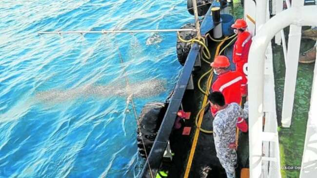 Oil spill puts Oriental Mindoro town under calamity state