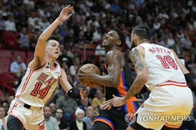 Knicks Heat Basketball
