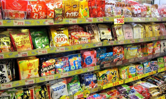 Trivial sweets shops offer interesting gateway to retro Japan