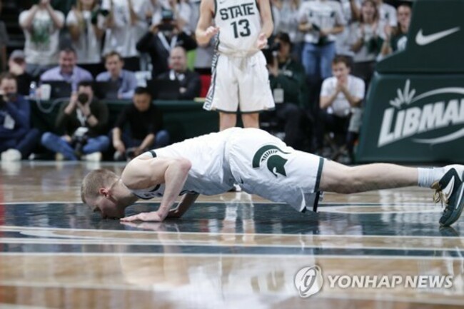 APTOPIX Ohio St Michigan St Basketball