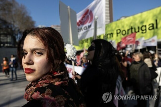 epaselect PORTUGAL WOMEN PROTEST