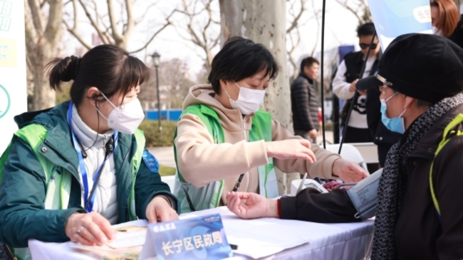 Changning citizens volunteer in spirit of Lei Feng