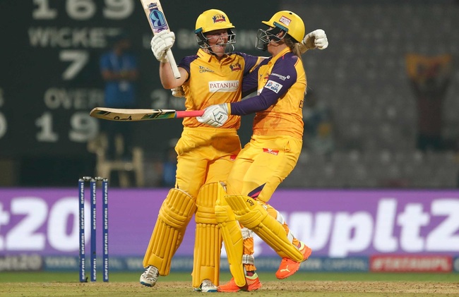 Harris smashes 22 off final over in match-winning knock