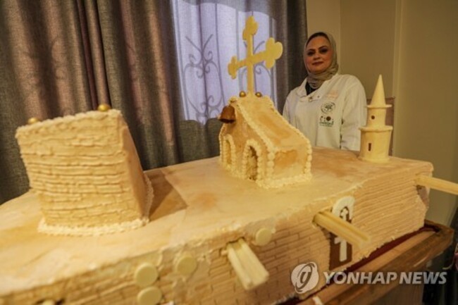 MIDEAST PALESTINIANS GAZA CAKE